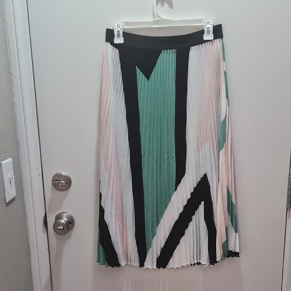 Leith Green and White Pleated Midi Skirt